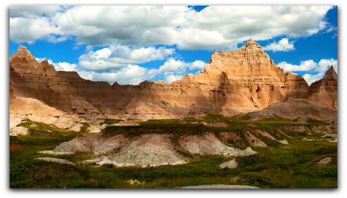 Where is the Oldest Mountain Range in North /America Badlands National Monuments & Park